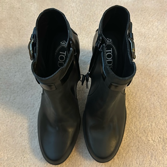Tod’s Women Ankle Boots - Picture 2 of 5